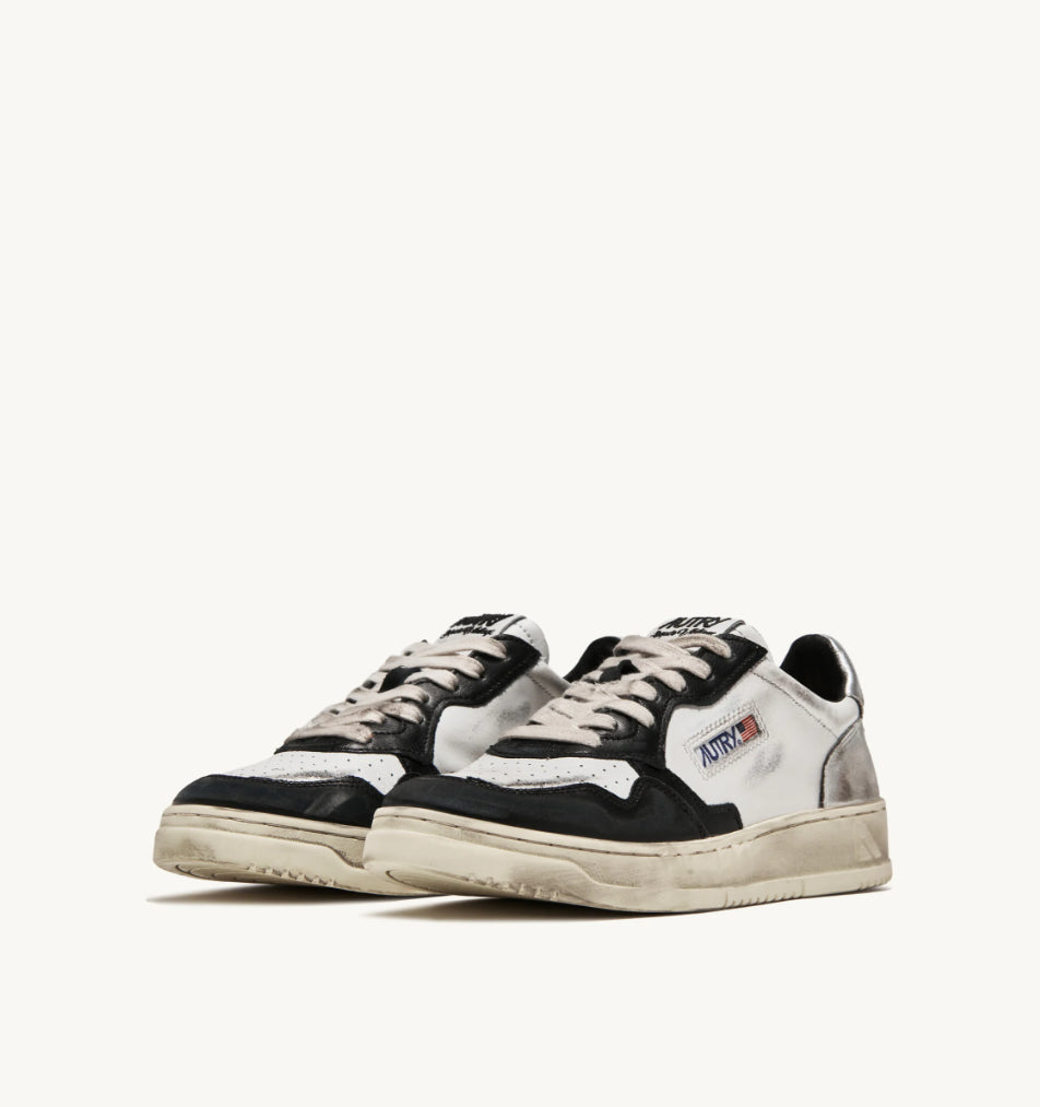 AUTRY Sneakers Medalist Low Super Vintage in Pelle
