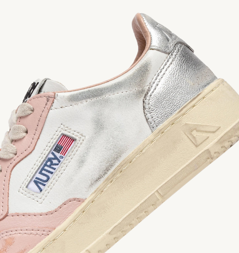 AUTRY Sneakers Medalist Low Super Vintage in Pelle