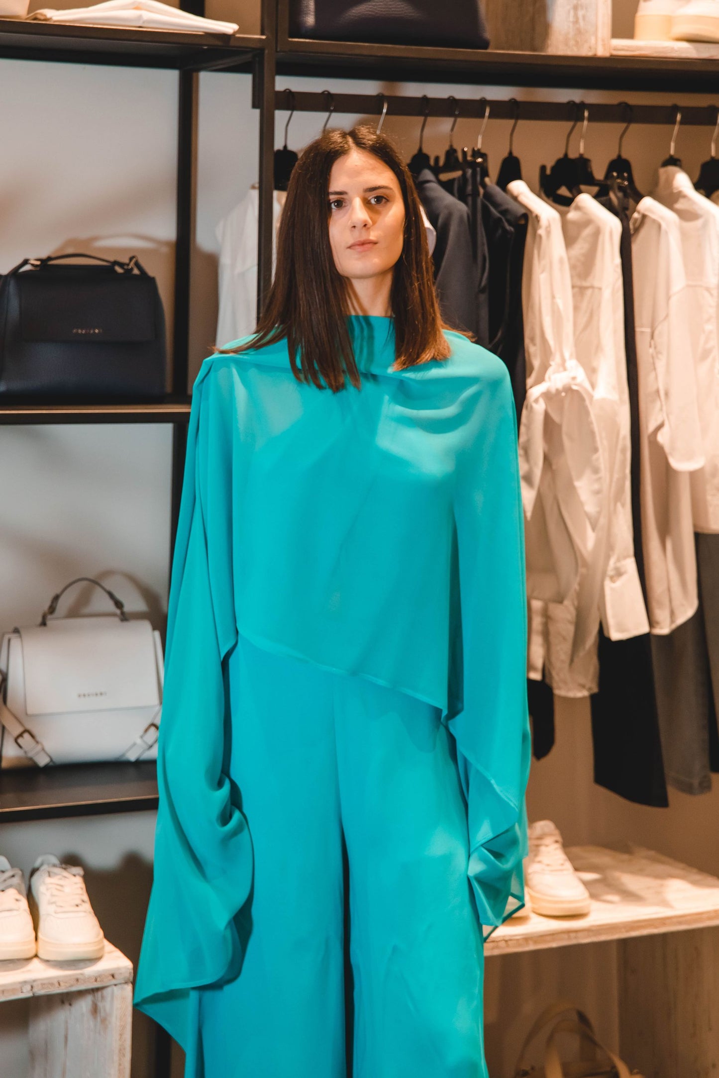 SIMONA CORSELLINI Mantella