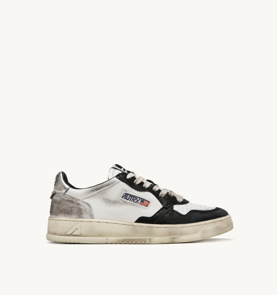 AUTRY Sneakers Medalist Low Super Vintage in Pelle